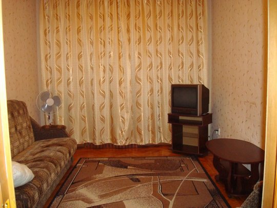 посуточная аренда 1-комнатной квартиры: 
Харьков, пл. Конституции 2/2.