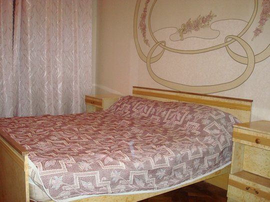 посуточная аренда 1-комнатной квартиры: 
Харьков, пл. Конституции 2/2.