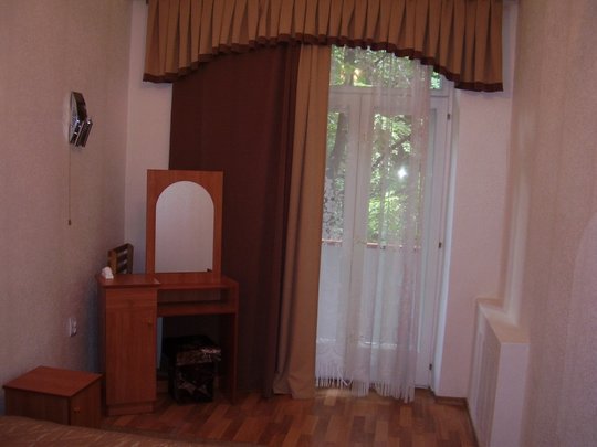 посуточная аренда 2-комнатной квартиры: 
Харьков, ул. Мироносицкая, 93.